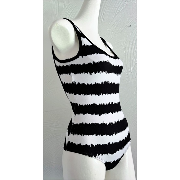 Moving Sale! EUC Michael Kors Zebra Striped Swimwear Size 4 (tag wrong) - Picture 2 of 12